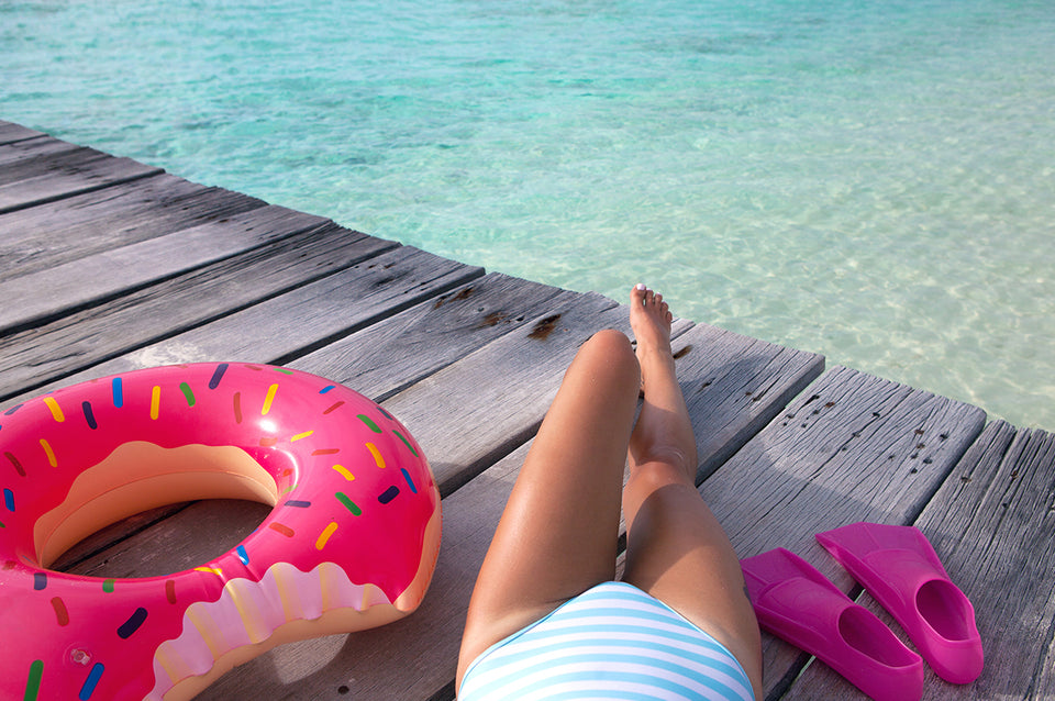 Inflatable donut pool float
